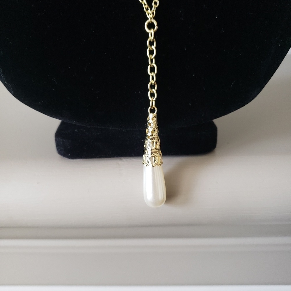 Pearl pendant necklace